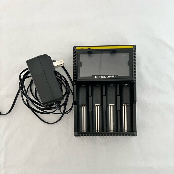 NITECORE D4 DIGICHARGER UNIVERSAL CHARGER - Picture 7 of 7